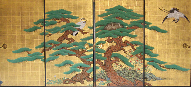 Ein symbolträchtiges und beliebtes Thema in Japan bzw. ganz Asien sind alte Kiefern und Kraniche als Symbol für Ausdauer und Langlebigkeit. 